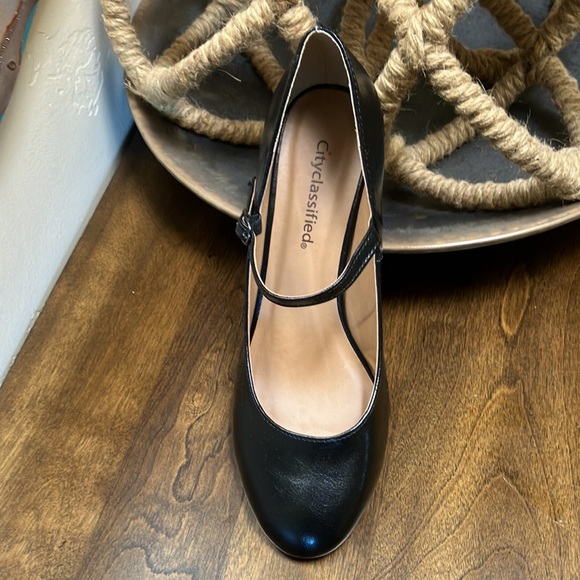 NWOT City Classified Mary Jane strap heeled shoes - Picture 2 of 11